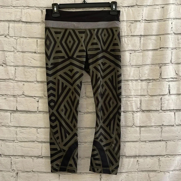 Lululemon green/black cropped leggings 4 - Picture 1 of 6